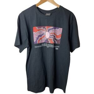 Yijan Australia Black Tee Shirt "Fire & Water Dreaming" Men's Size L NWT
